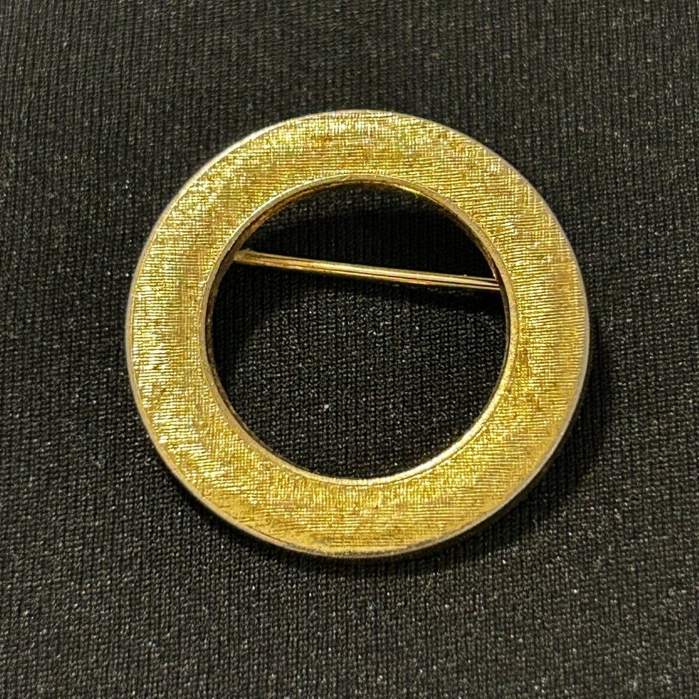 Gold Tone Circle Brooch